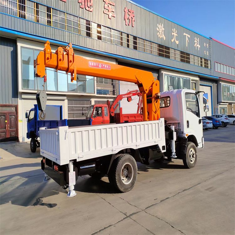 关山镇三轮随车吊定制 农用改装机自备吊中瑞长期出售